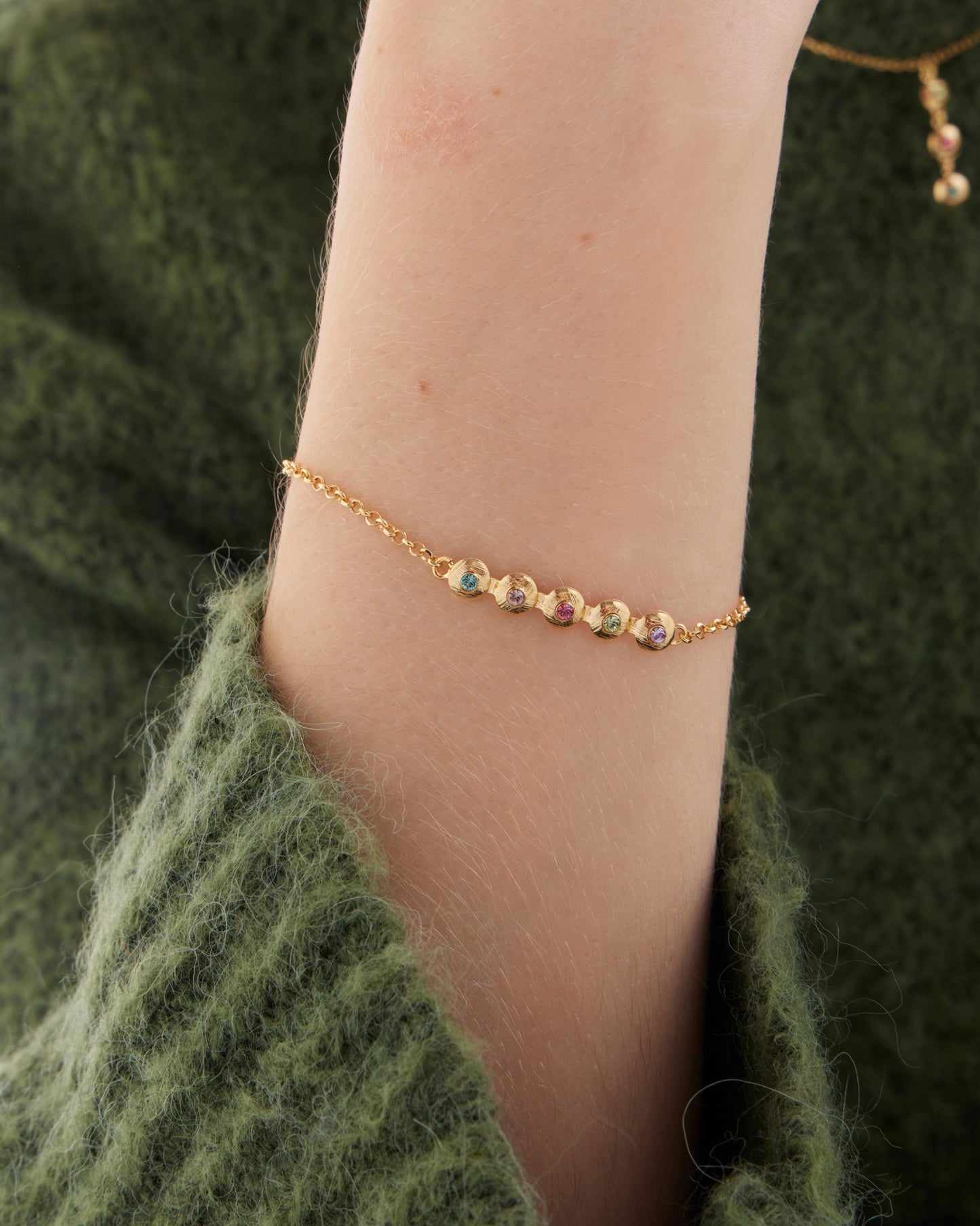 Pulsera textura círculo Bruma con cristal multicolor en Plata baño Oro