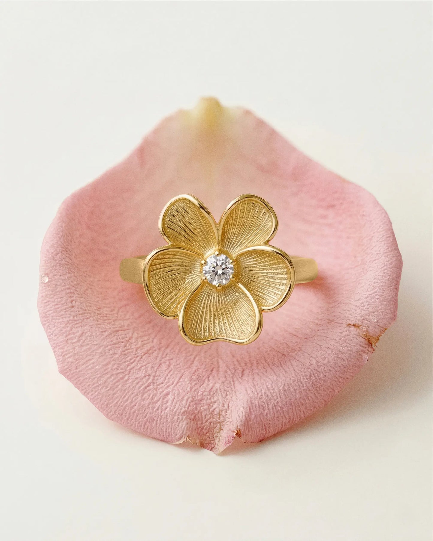 Anillo ajustable Origami flor con cristal blanco en Plata