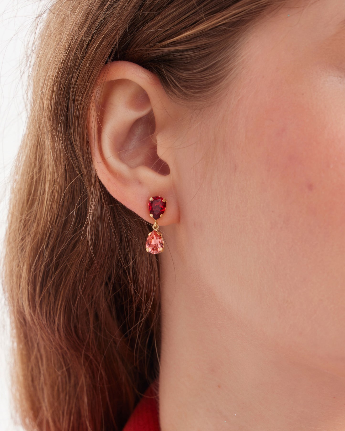 Pendientes cortos lágrima Birthstone con cristal en Plata baño Oro