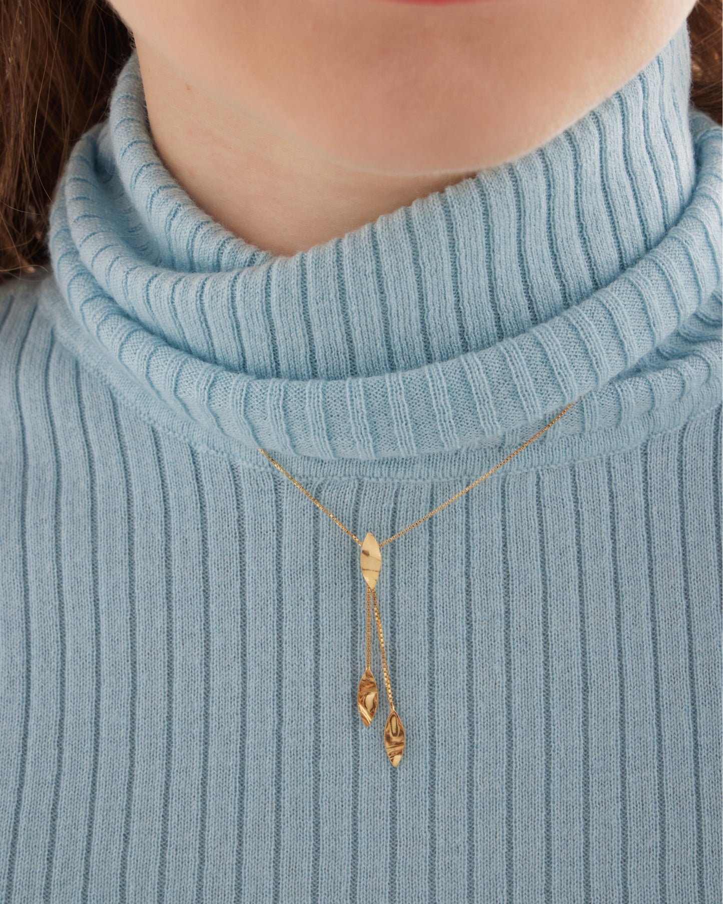 Collar largo textura hoja Alpina en Plata