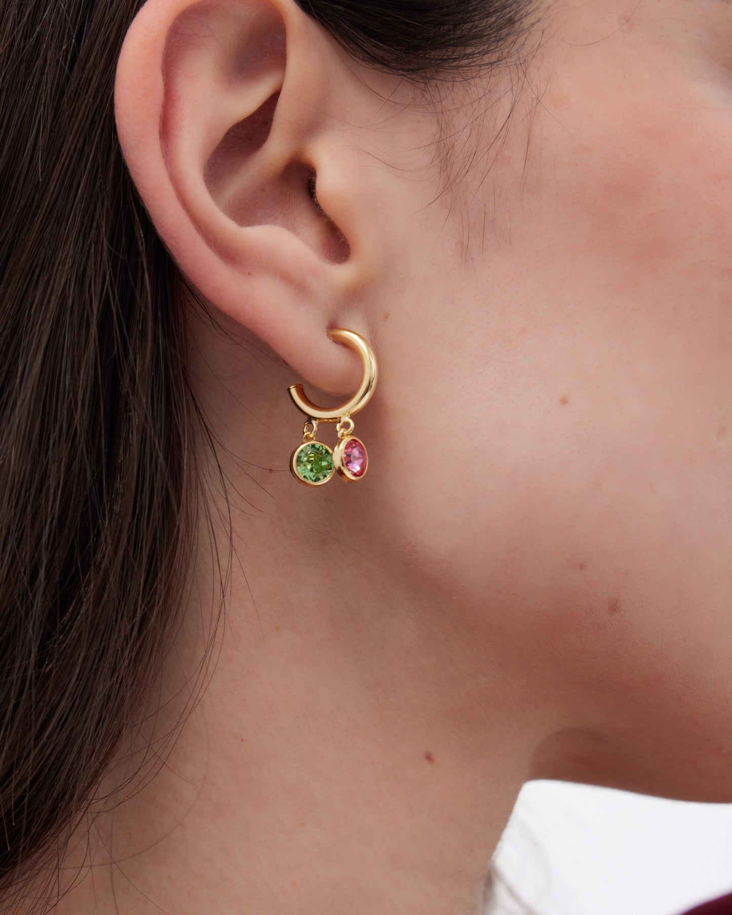 Pendientes aro Muá con cristal multicolor en plata baño oro
