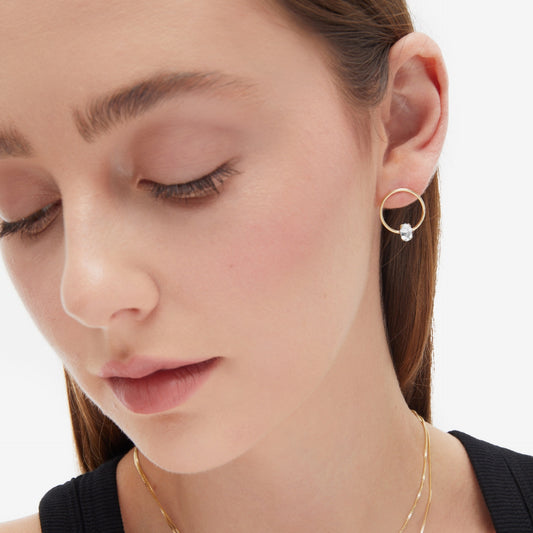 Pendientes cortos Genoveva círculo cristal blanco en Plata