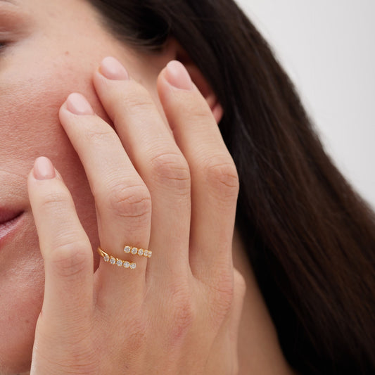 Anillo ajustable Bonjour con cristales riviere en Plata