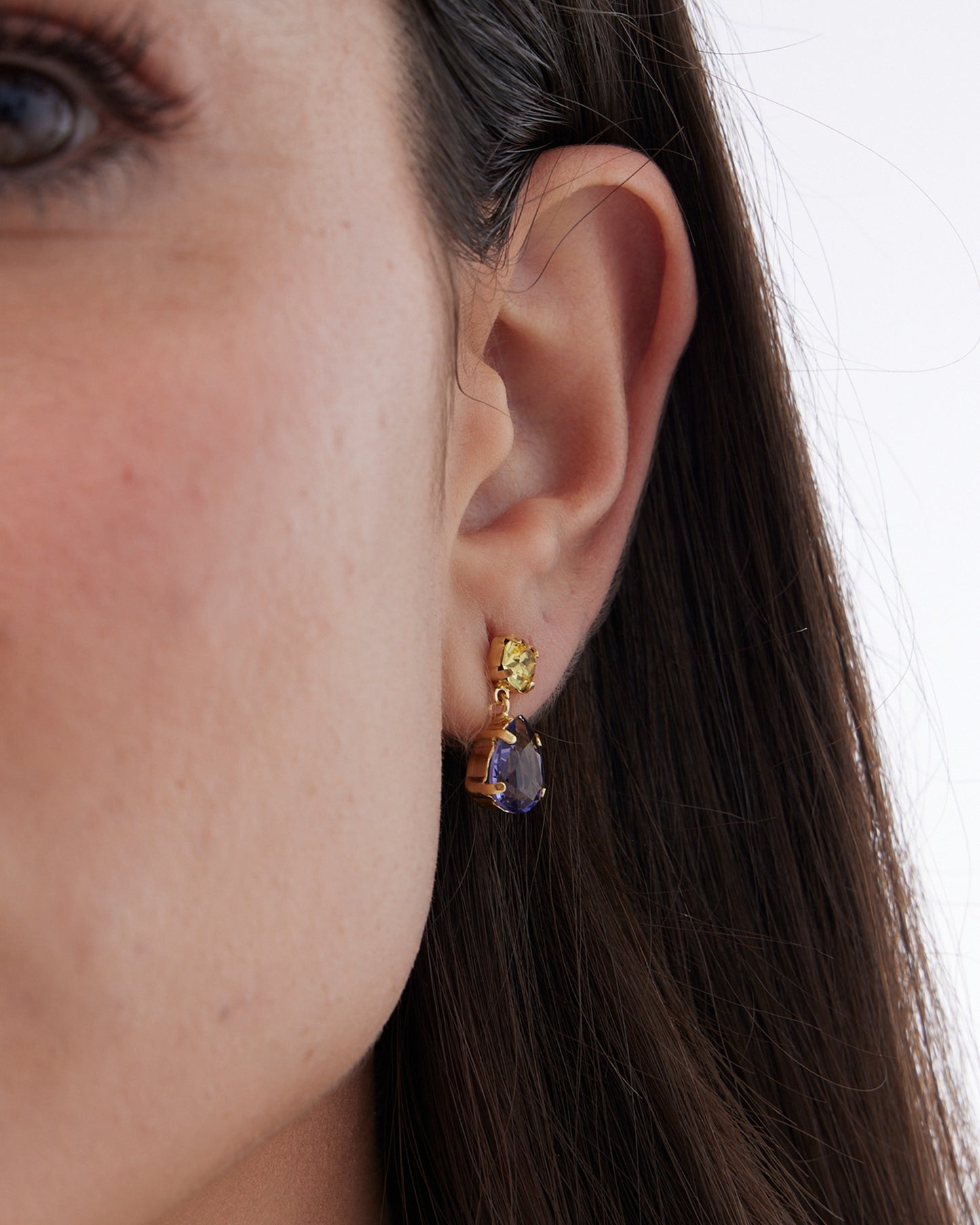 Pendientes cortos Fleur lágrima con cristal en Plata baño Oro