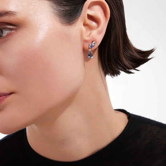 Pendientes cortos Illume lágrima cristal azul en Plata baño Rodio