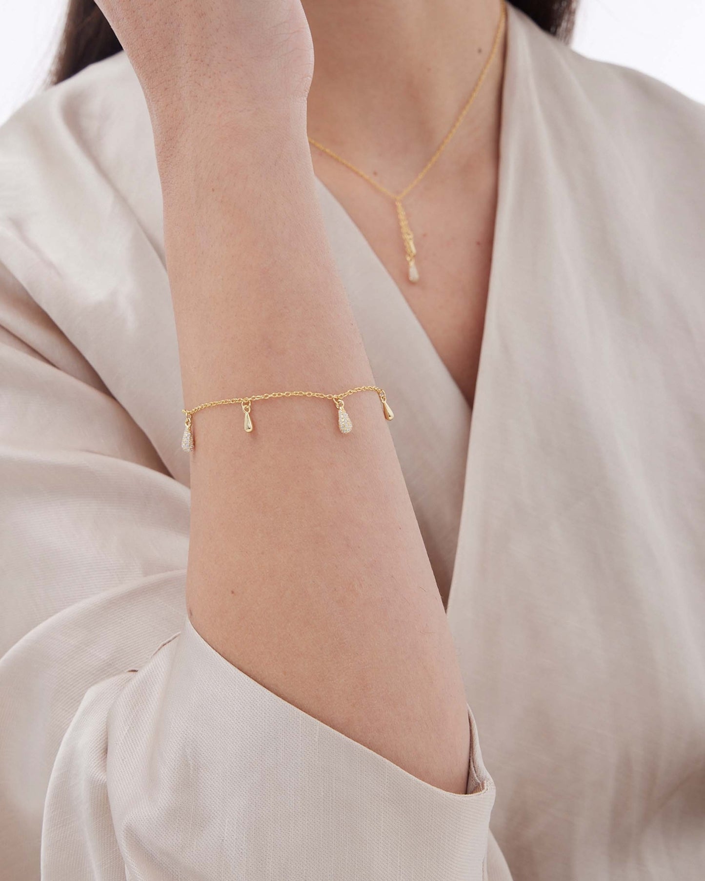 Lux teardrop bracelet with white cubic zirconia in silver