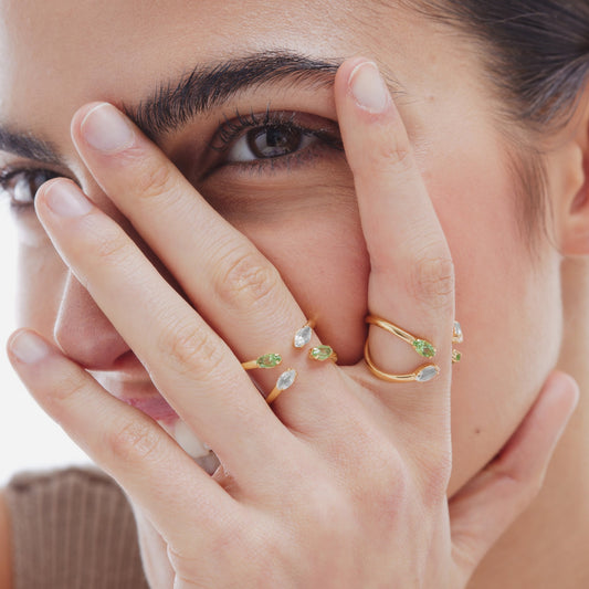 Anillo ajustable Paris cruz cristal en Plata baño Oro
