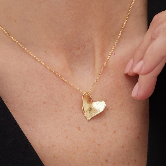 Collar corto textura corazón irregular El Gesto en Plata