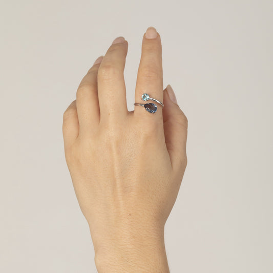 Anillo ajustable Louis lágrima cristal azul en Plata baño rodio