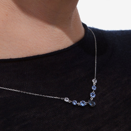 Collar corto Illume lágrima cristal azul en Plata baño Rodio