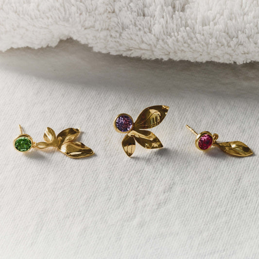 Pendientes cortos hoja Bom Dia con 7mm cristal violeta en Plata baño Oro