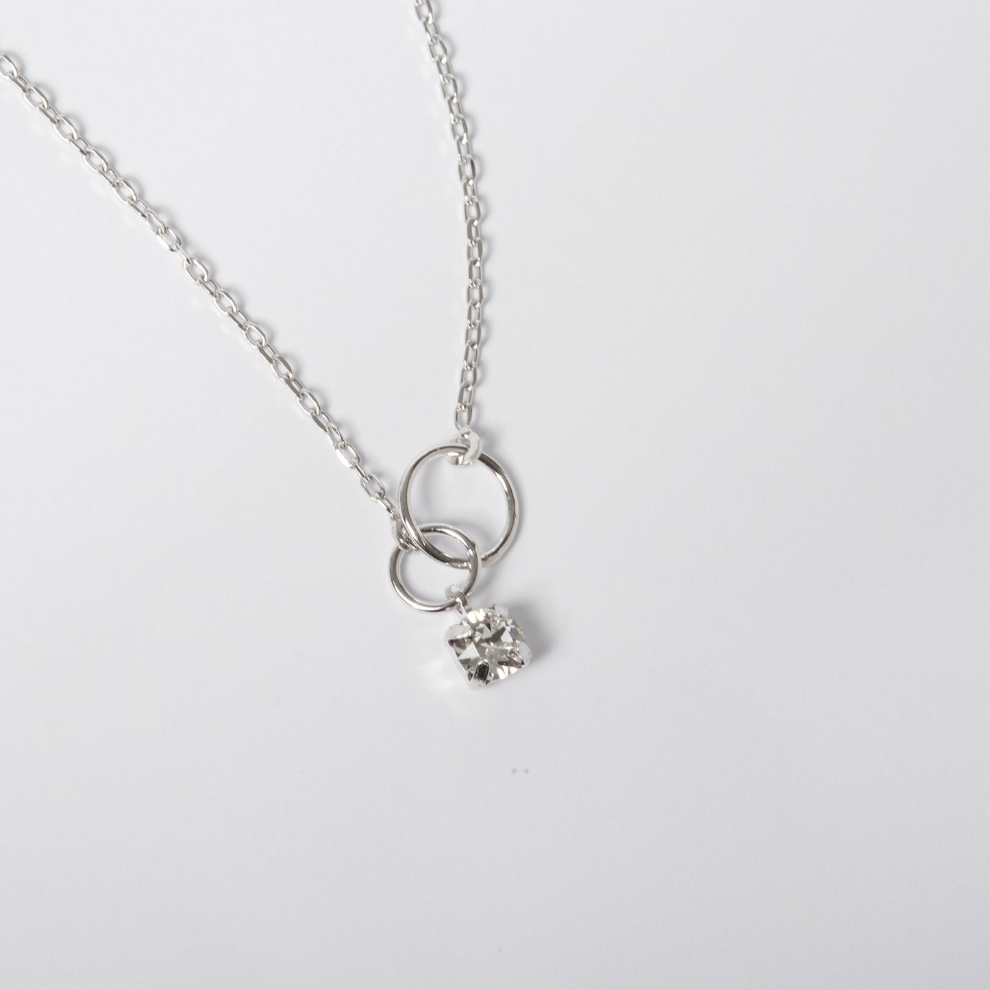 Collar corto Minimal círculo cristal blanco en Plata