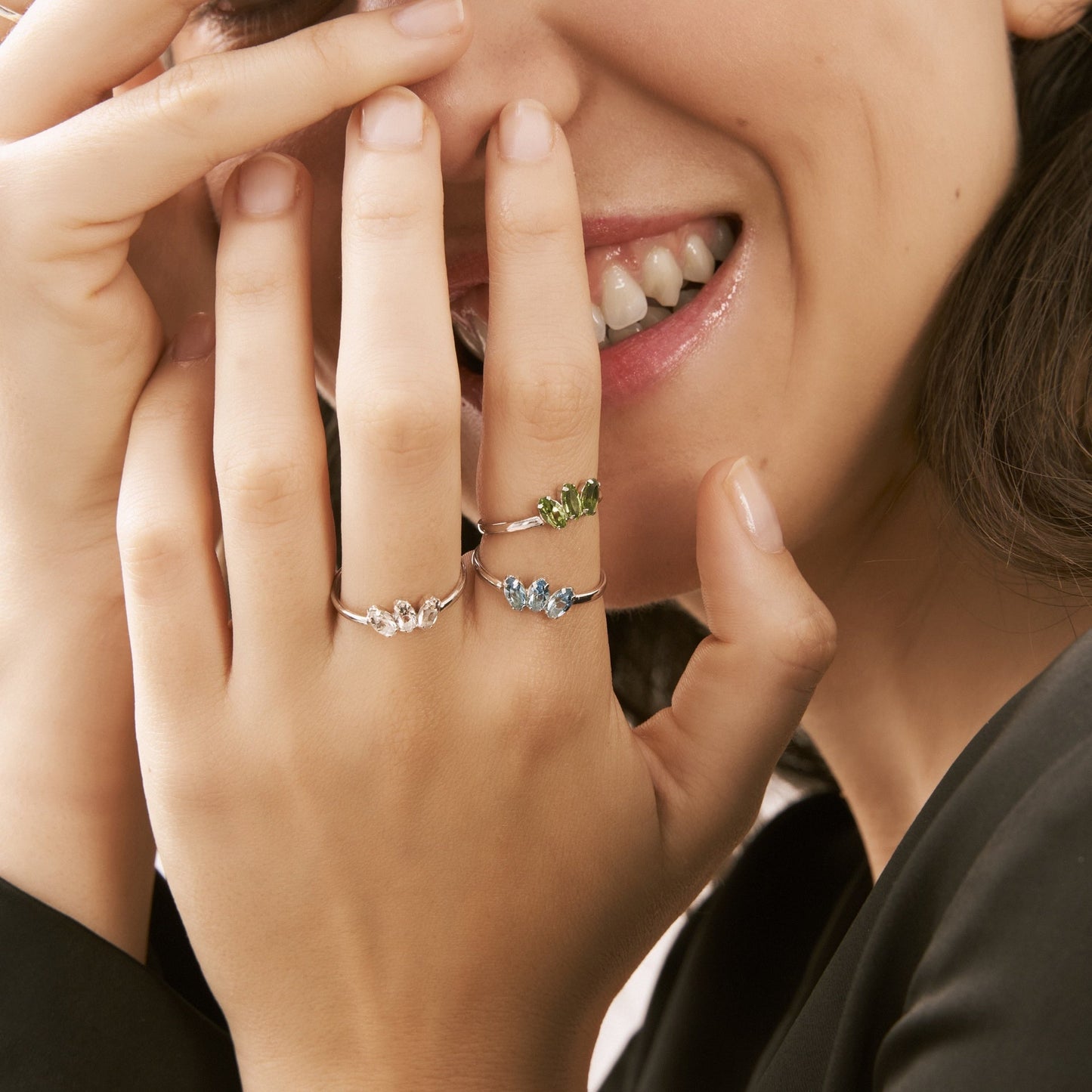 Anillo Estaciones hoja cristal en Plata baño rodio