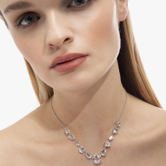 Collar corto Magnolia lágrima cristal blanco en Plata baño rodio