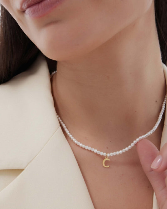Collar corto personalizado Solene una letra con perla en Plata baño Oro