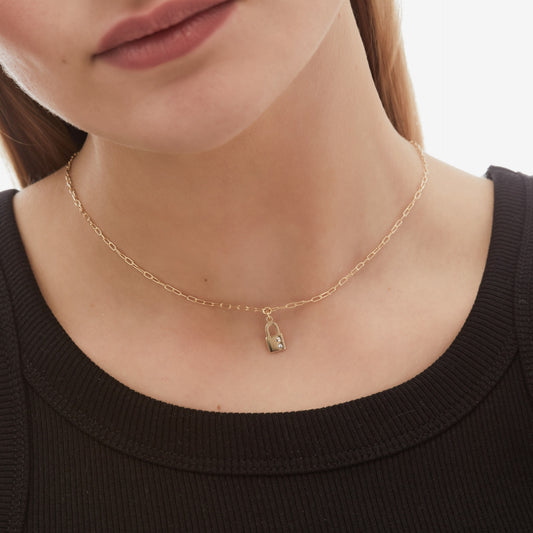 Collar corto Je T´Aime candado cristal blanco en Plata