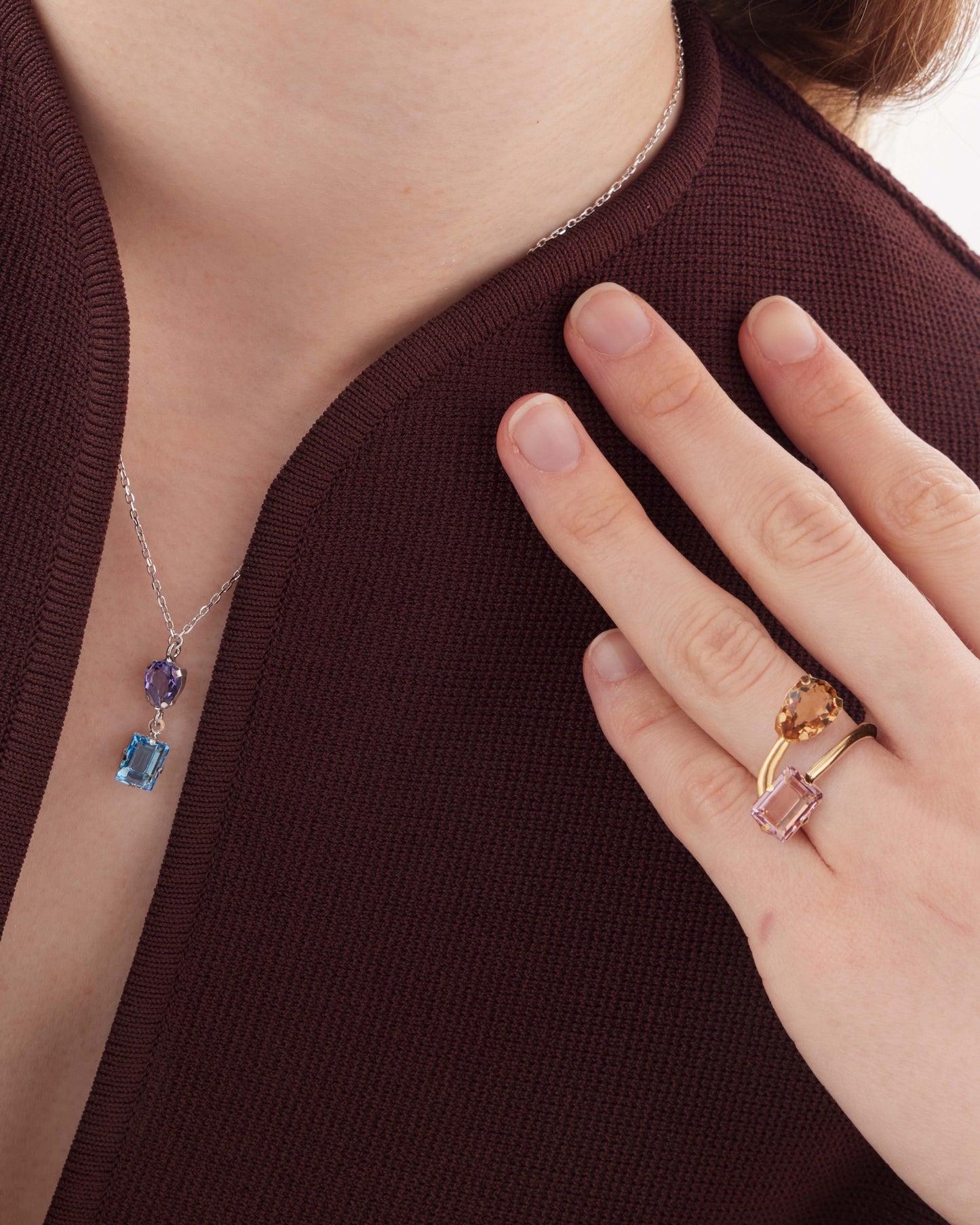 Anillo ajustable espiral Borea con cristal rosa y champán en Plata baño Oro