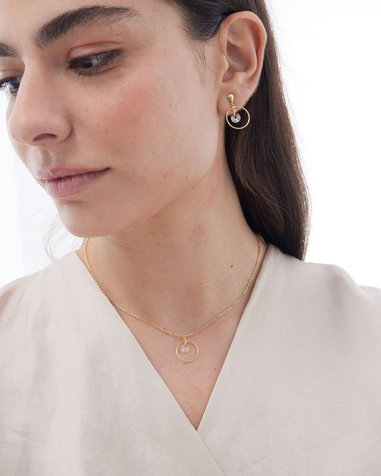 Pendientes cortos Muse círculo con cristal blanco en Plata