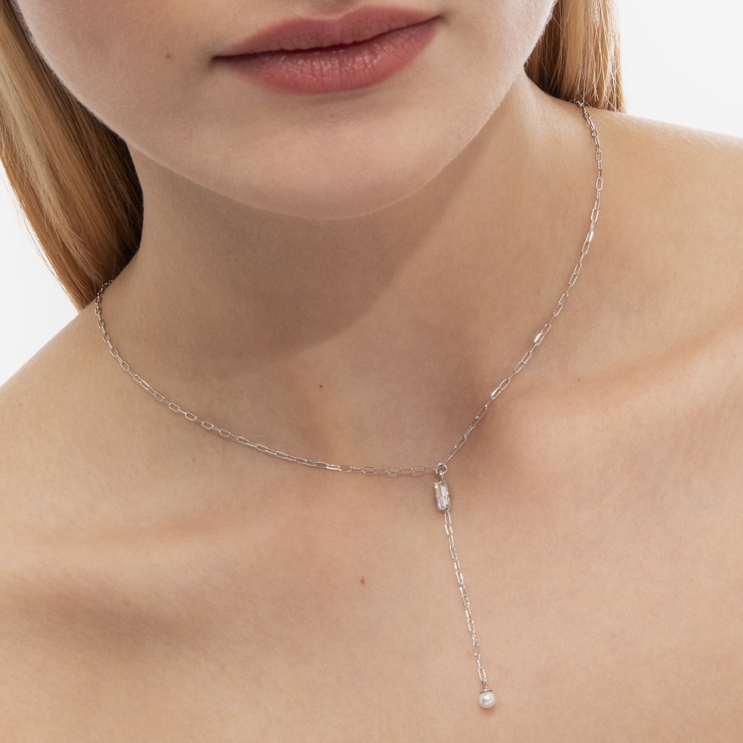Collar corto Charlotte cristales y perla blanco en Plata