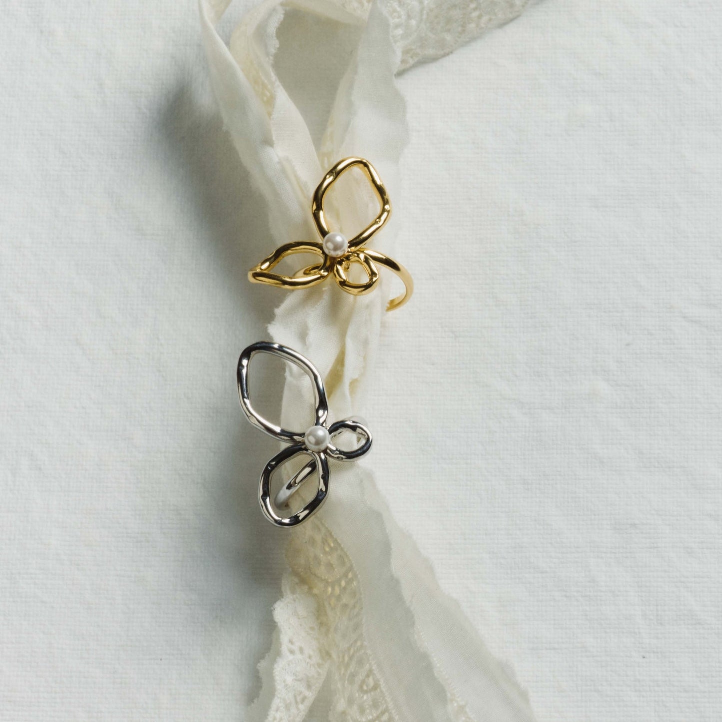 Anillo ajustable hoja Ohayo con perla en Plata