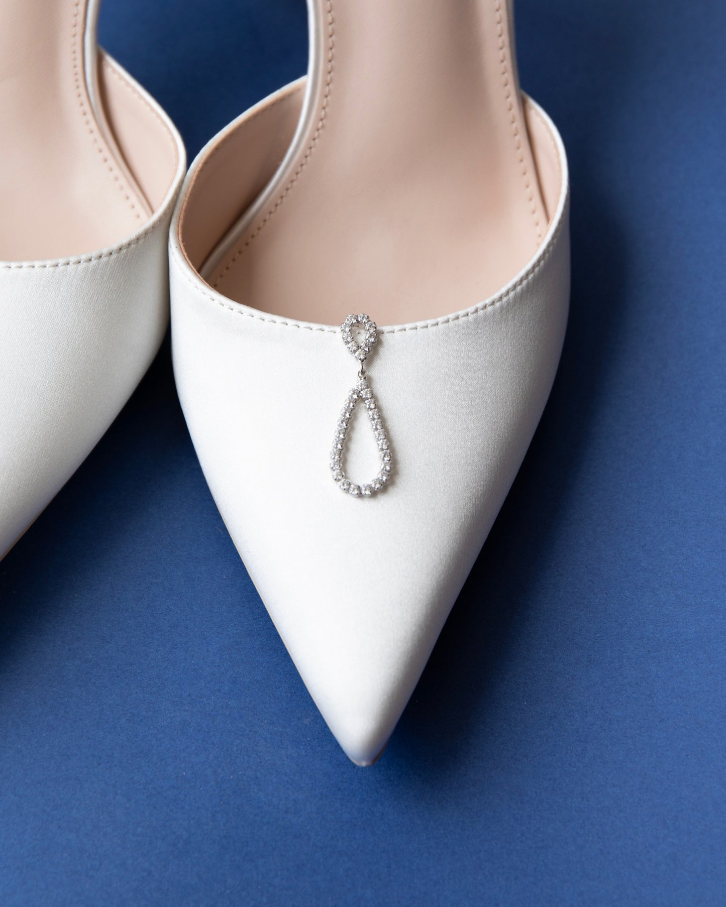 Pendientes largos lágrima grande Lieve con cristal riviere blanco en Plata baño Rodio