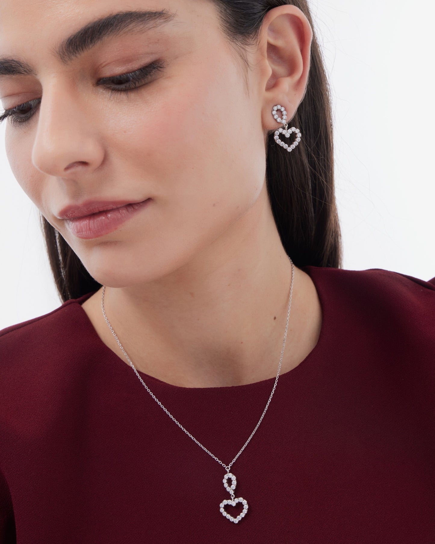 Collar corto Muá lágrima y corazón con cristales riviere blanco en plata baño rodio
