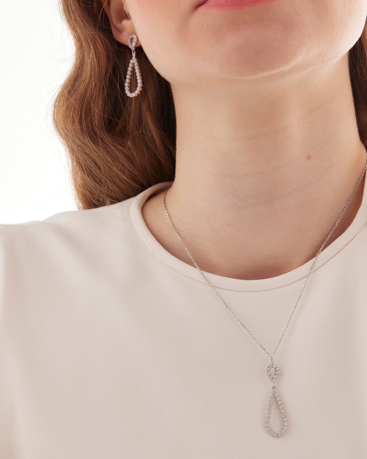 Collar corto lágrima grande Lieve con cristal riviere blanco en Plata baño Rodio