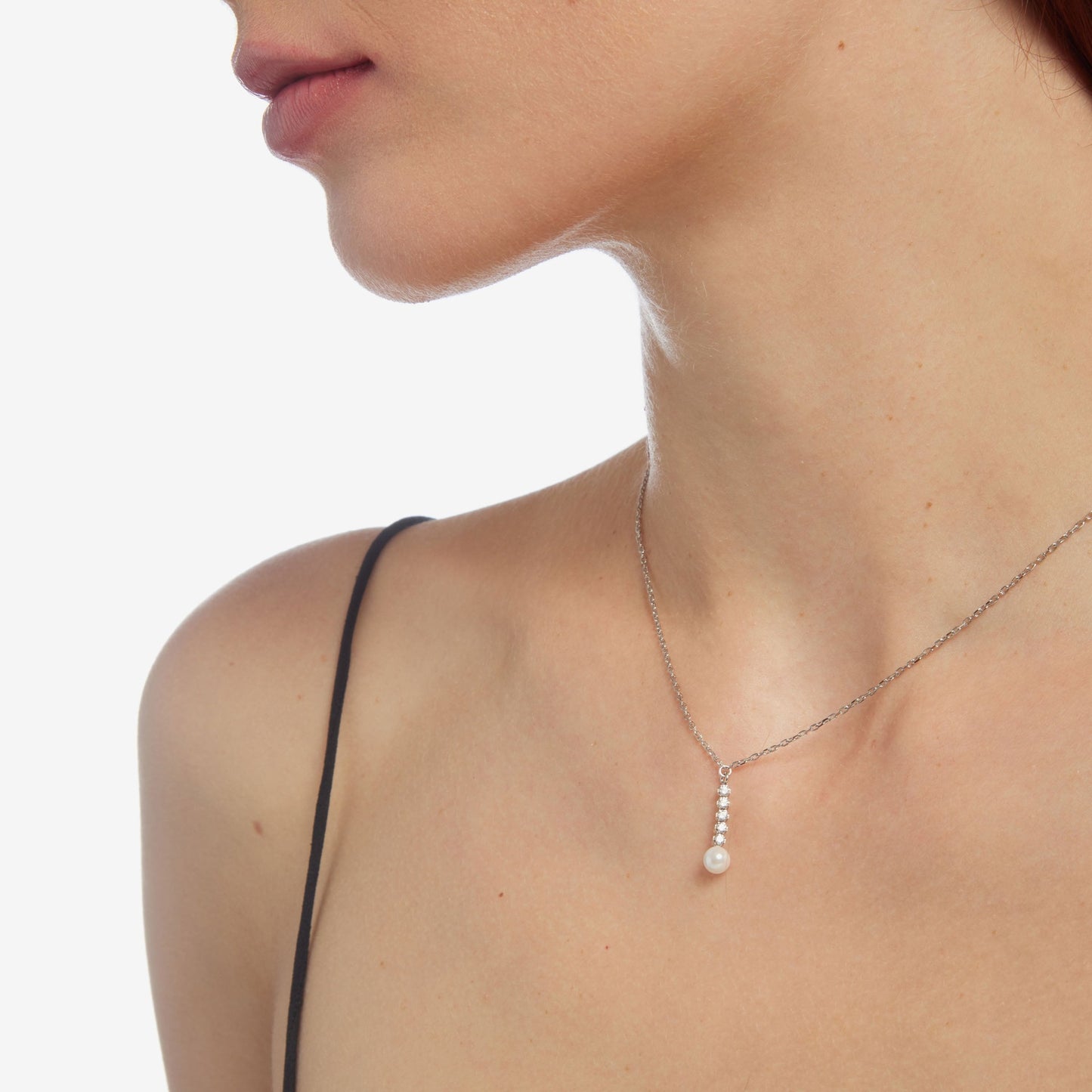 Collar corto Aurore cristales riviere y perla en Plata