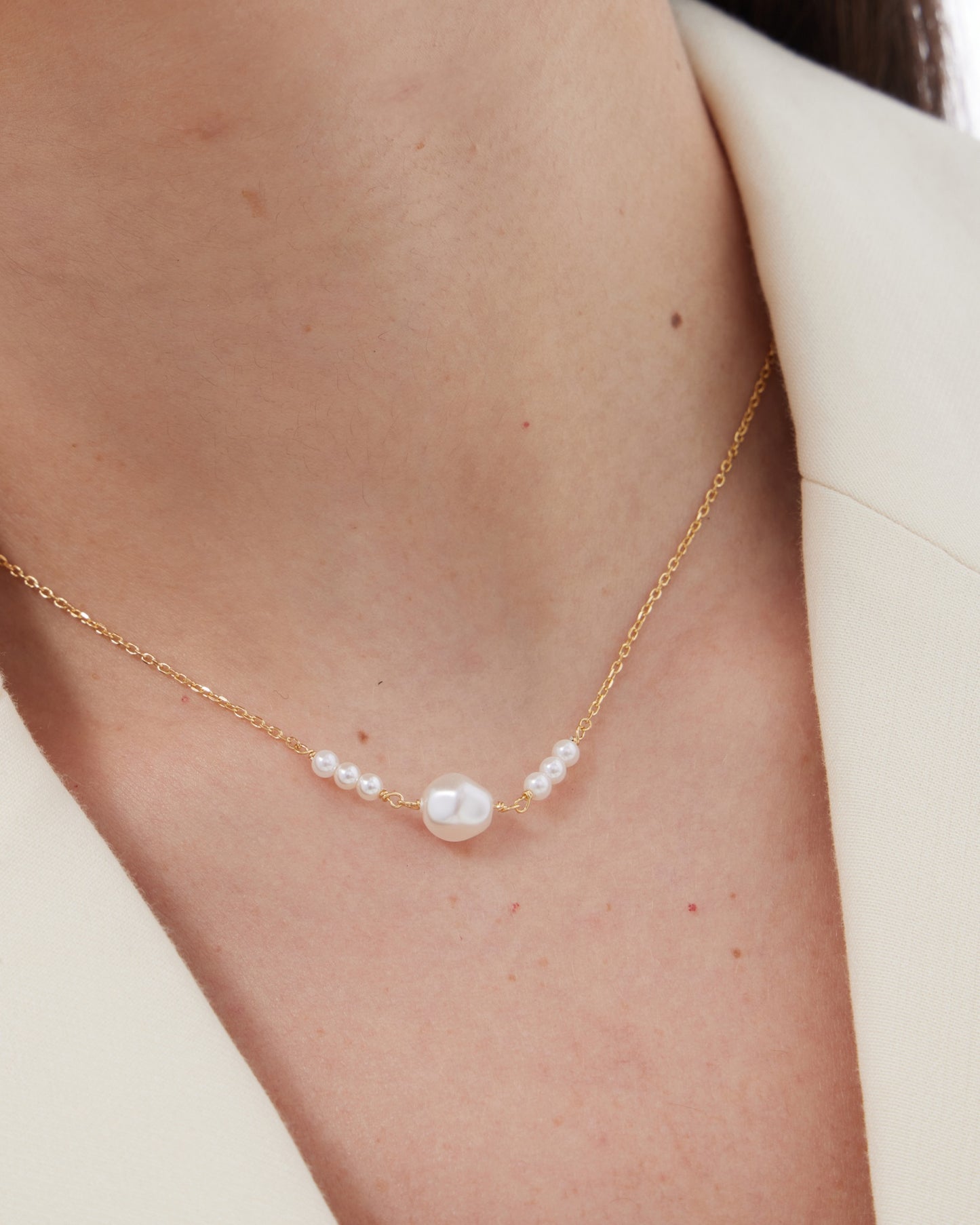 Collar corto Solene con perla barroca en Plata baño Oro