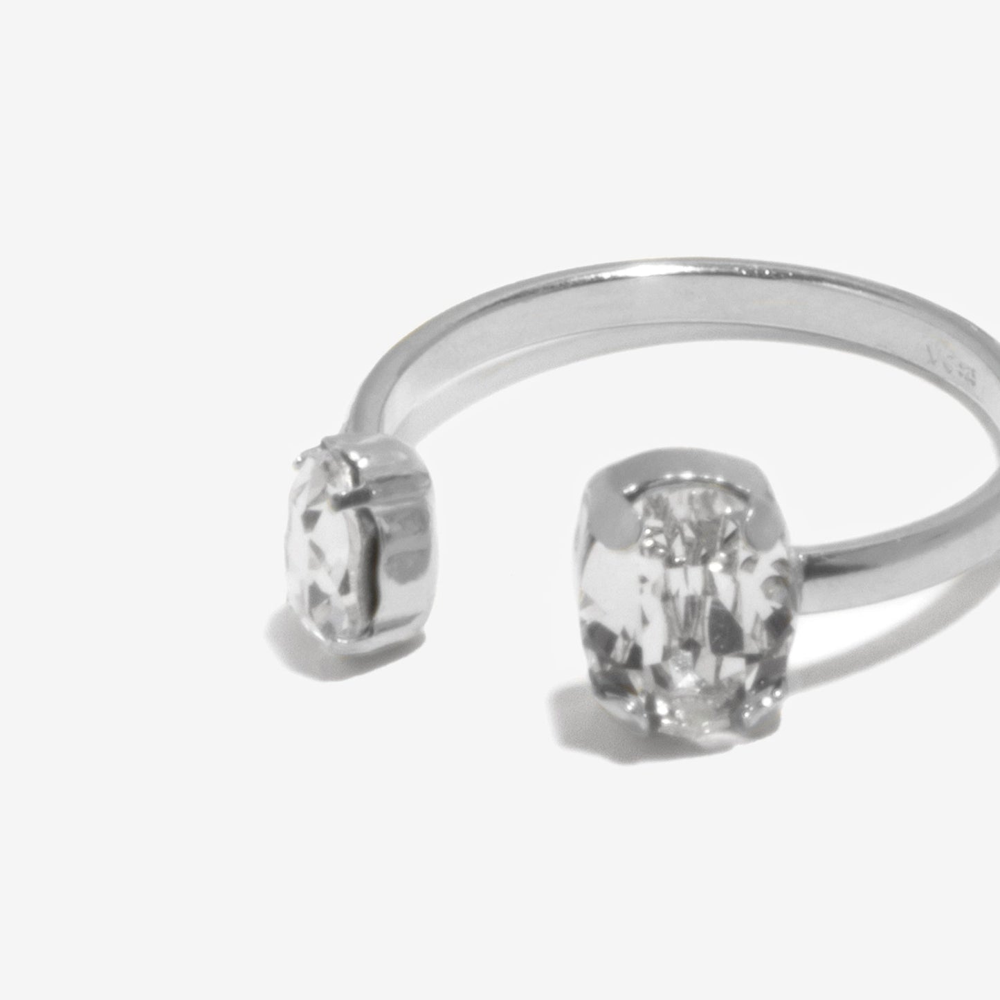 Anillo ajustable Gemma oval cristal en Plata baño rodio