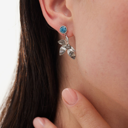 Pendientes largos hoja Bom Dia con 7mm cristal azul en Plata baño Rodio