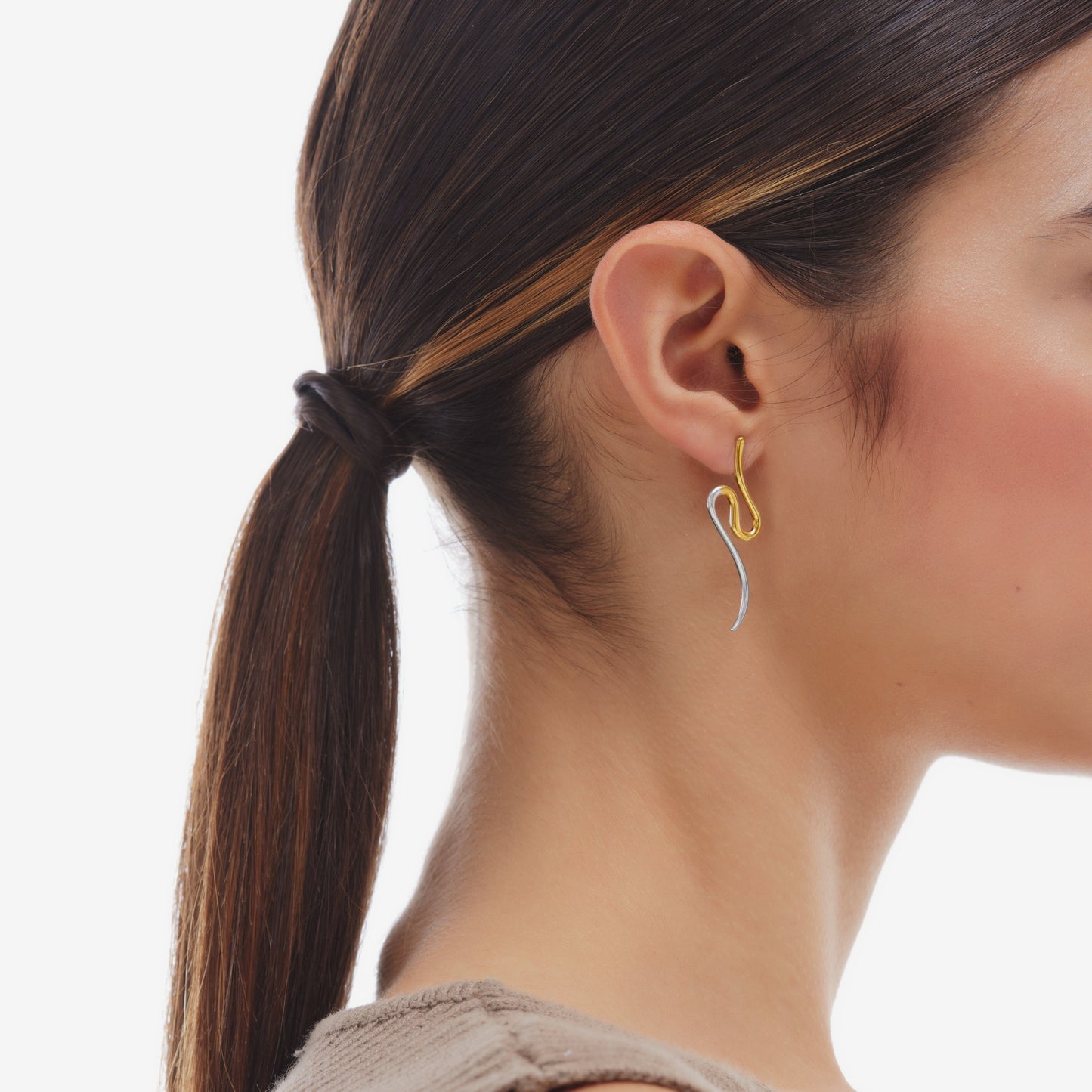 Pendientes largos Copenhagen en Plata baño Rodio y Oro