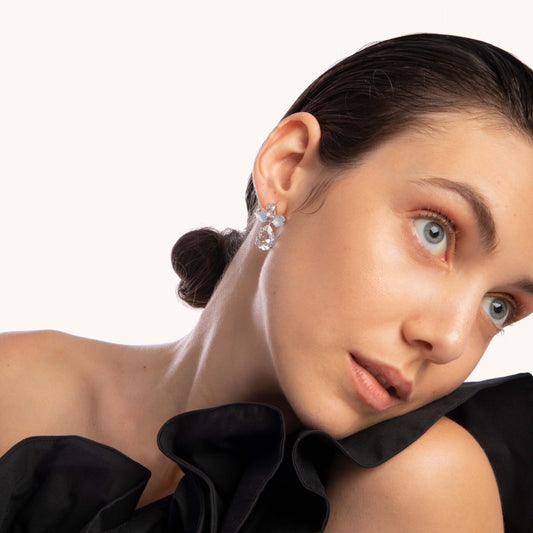 Pendientes largos Blooming lágrima cristal blanco en Plata baño rodio