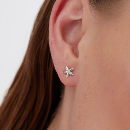 Pendientes botón Bliss estrella en Plata baño rodio