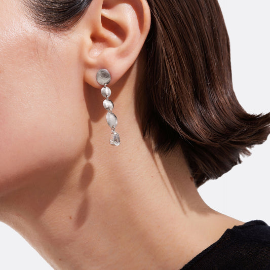 Pendientes largos Noise textura lágrima cristal blanco en Plata baño Rodio