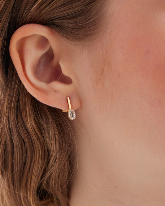Pendientes cortos oval Lieve con cristal blanco en Plata