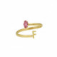 Anillo ajustable letra F color rosa bañado en oro image