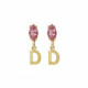 Pendientes pequeños letra D color rosa bañados en oro image