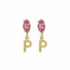 Pendientes pequeños letra P color rosa bañados en oro image