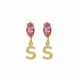 Pendientes pequeños letra S color rosa bañados en oro image