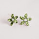 Pendientes pequeños flor verde elaborados en plata cover