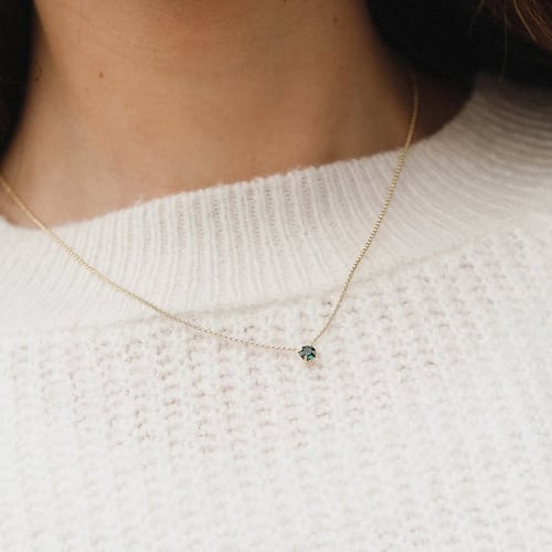 Celina round emerald mini necklace in gold plating