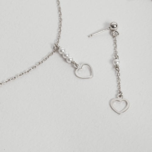 Me Enamora pearl chain earrings in silver