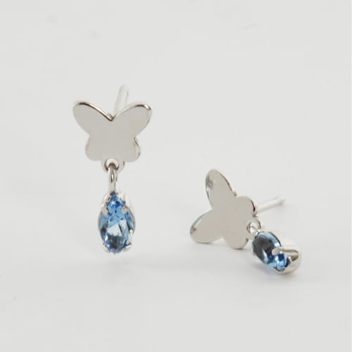 Pendientes pequeños mariposa azul elaborados en plata
