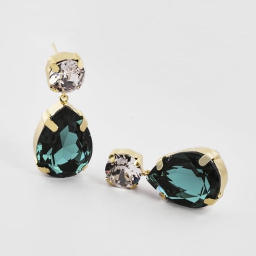 Blooming tear emerald earrings in gold plating