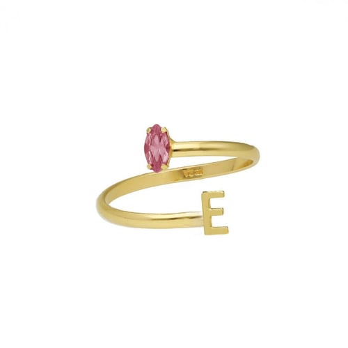Anillo ajustable letra E color rosa bañado en oro