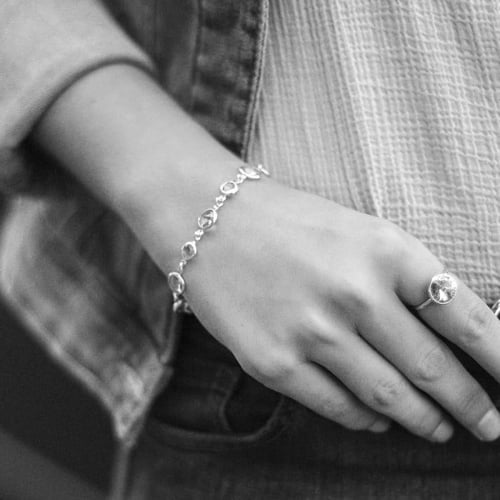 Basic round peridot bracelet in silver