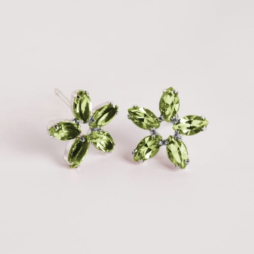 Pendientes pequeños flor verde elaborados en plata