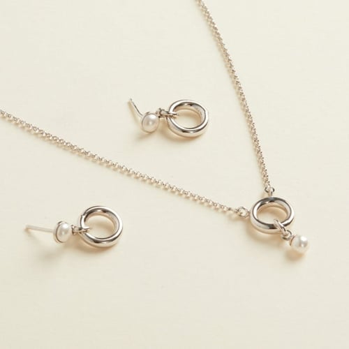 Zahara circle pearl earrings in silver