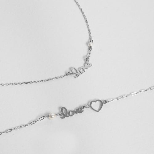 Me Enamora love pearls necklace in silver